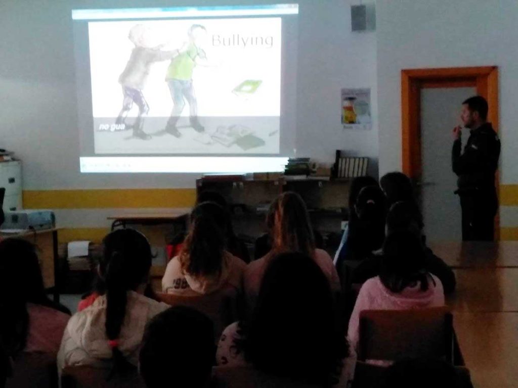 charla-guardia-civil-contra-la-intolerancia-2019
